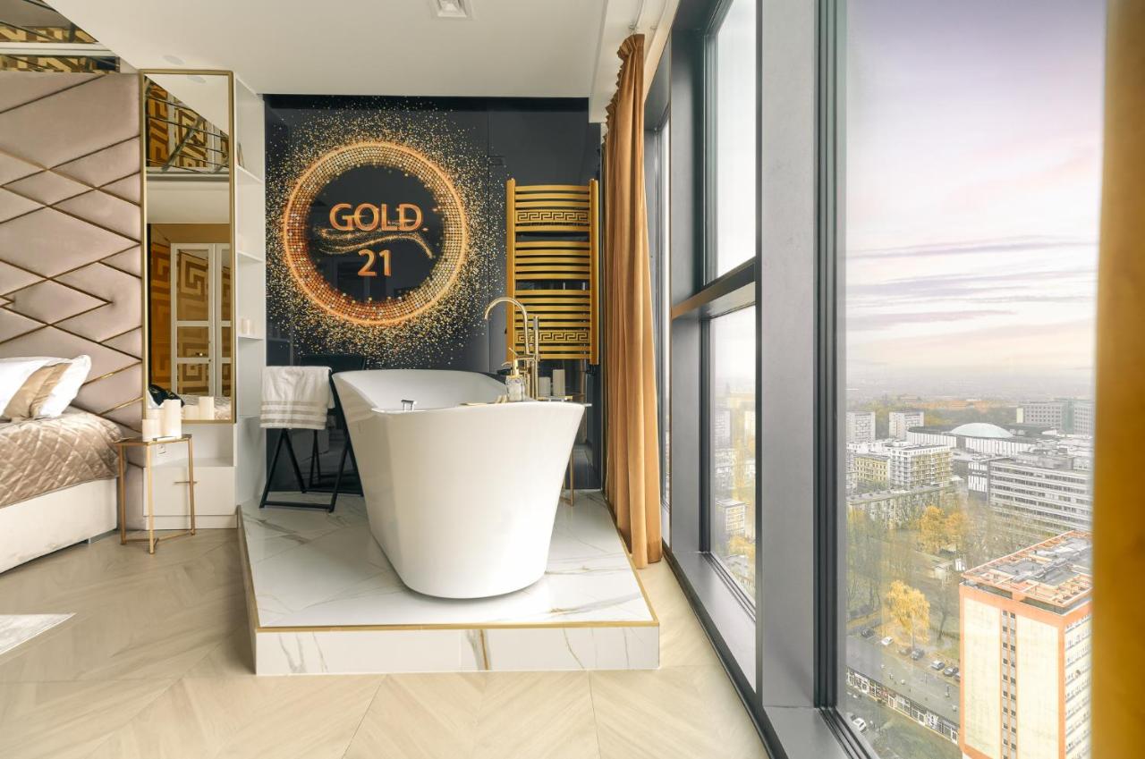 Hanza Tower Szczecin nocą — lokalizacja apartamentu Gold 21