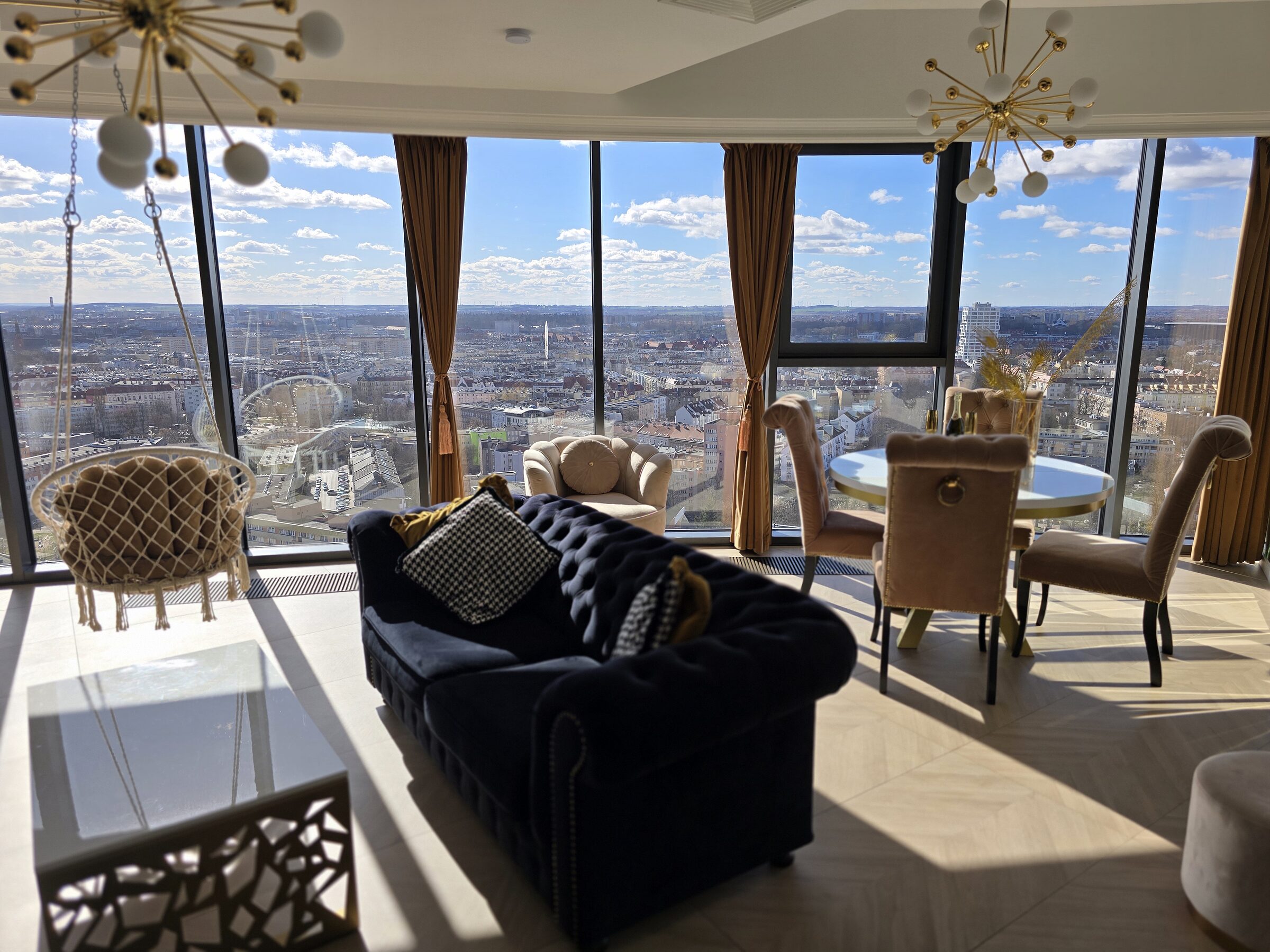 Sky lounge w świetle dziennym